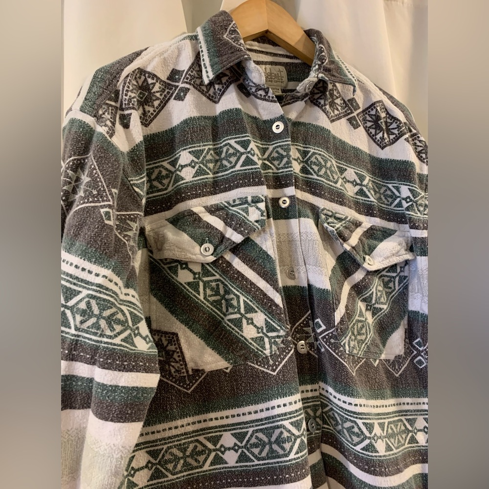 Debut Style &‎ Comfort Aztec Button Down Size Medium - Picture 2 of 4